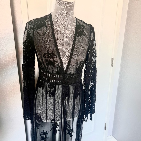 Lace & Floral Embroidered Maxi Top - Picture 5 of 7